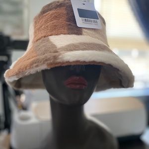 Fuzzy bucket hat‼️